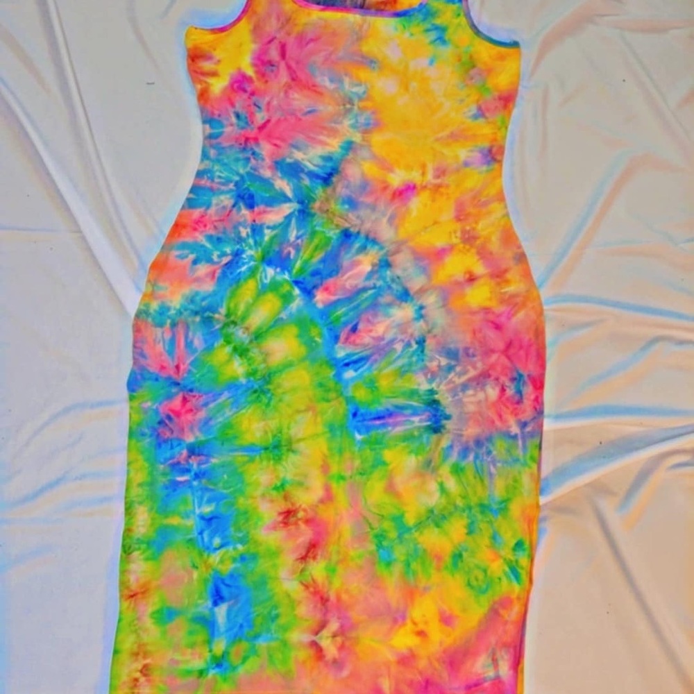 Vibrant Tie-Dye Sleeveless Dress